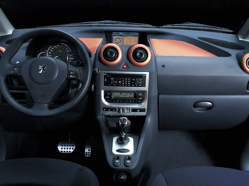 Peugeot 1007, 2005 салон