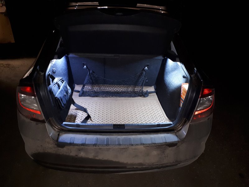 Skoda Rapid подсветка багажника