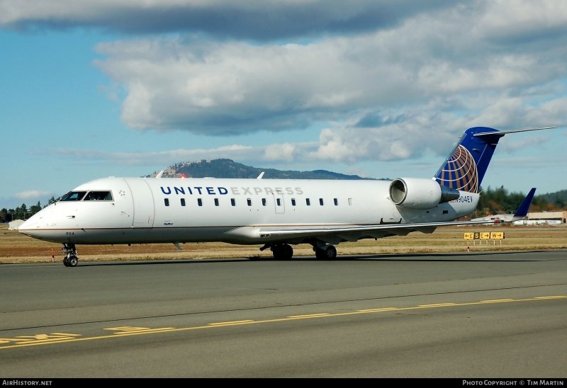 Канадский самолет CRJ-200