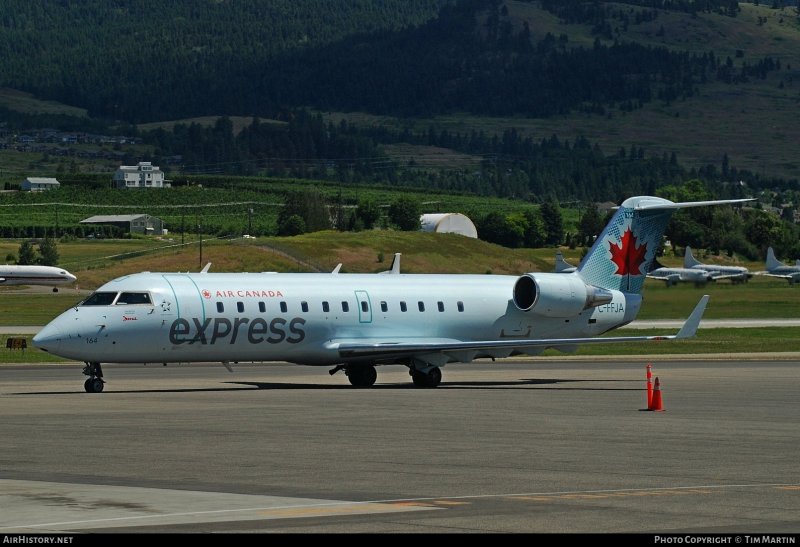 Самолёт Bombardier CRJ-200