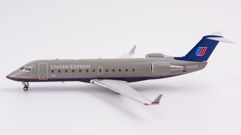 Модель самолета Бомбардье CRJ 200