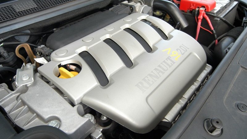 Подкапотное пространство Renault Megane 2