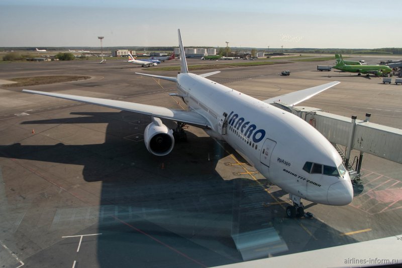 Самолет Boeing 777-200 er