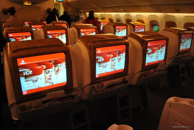 Boeing 777 Emirates салон