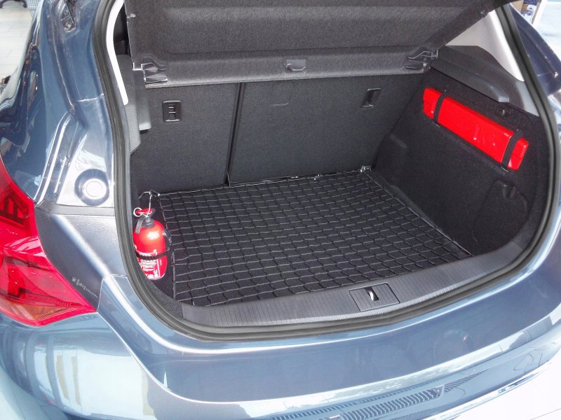 Opel Astra j багажник