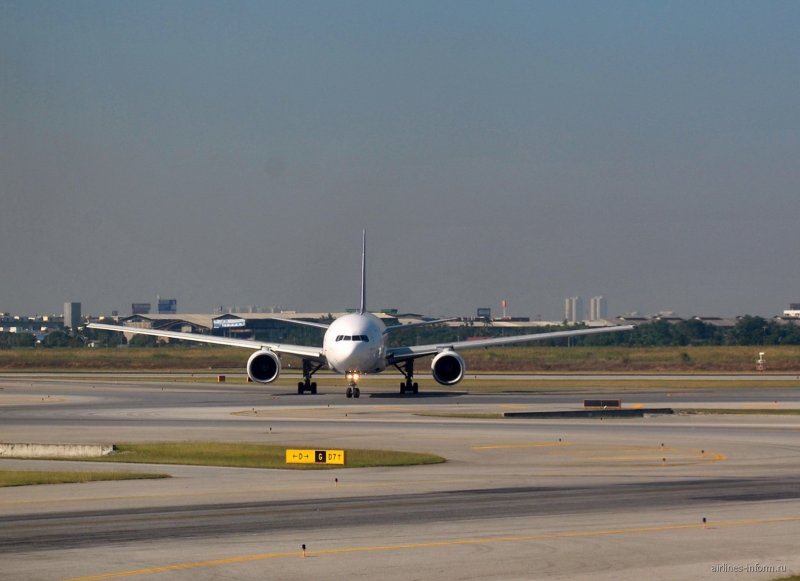 Авиакомпания ИРАЭРО Боинг 777-200