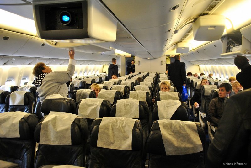 Салон самолета Боинг 777-200