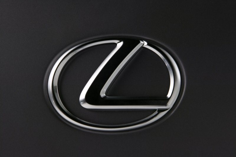 Lexus LX 570 логотип