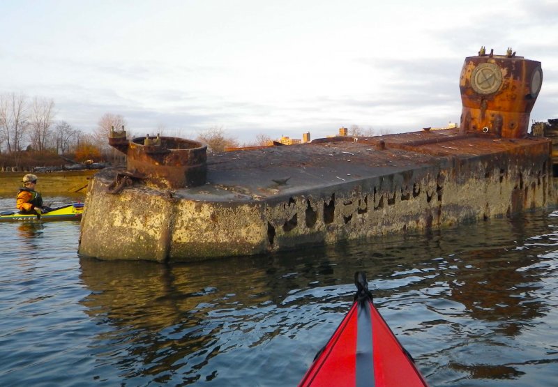 Подлодка уходит в море