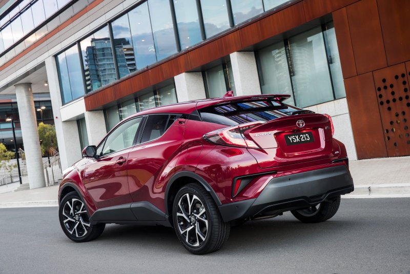 Тойота c-HR 2017