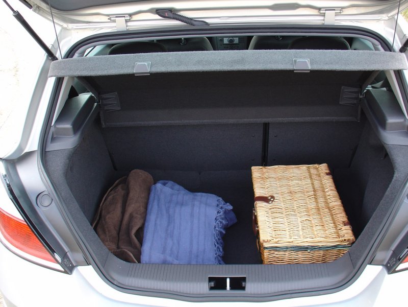 Opel Astra 2007 хэтчбек багажник