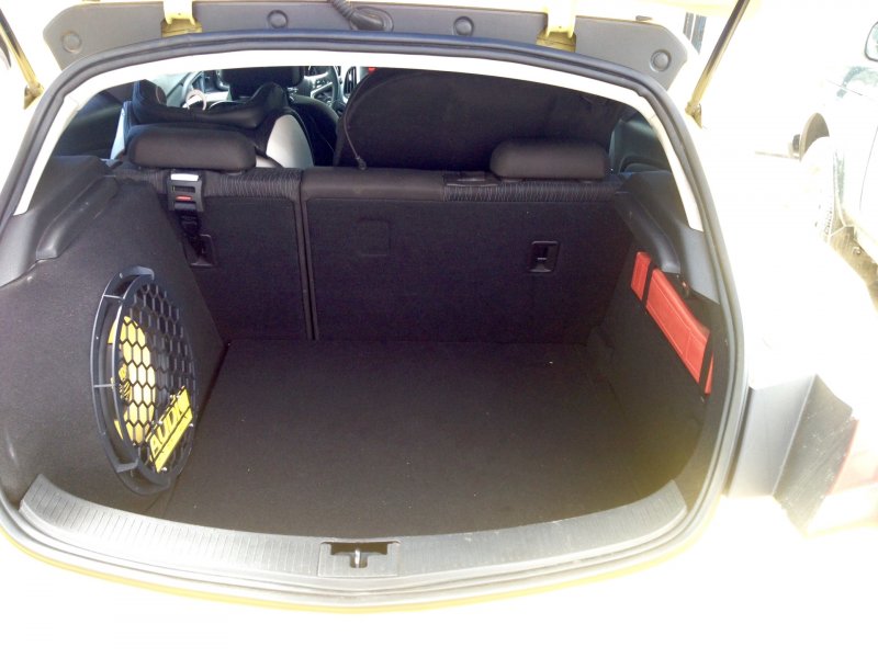 Opel Astra GTC 2012 багажник