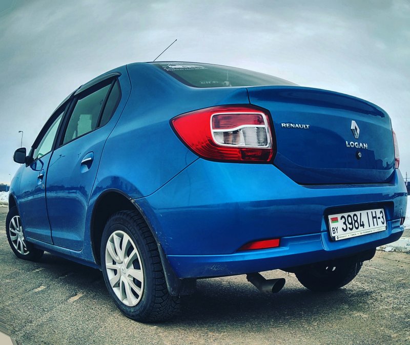 Renault Logan синий