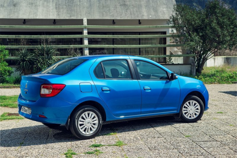 Renault Logan синий