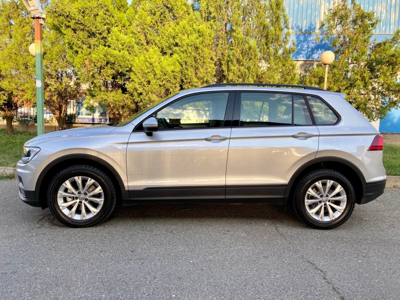 Volkswagen Tiguan 2021 серебристый