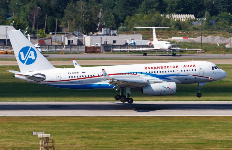 Самолет ту 204