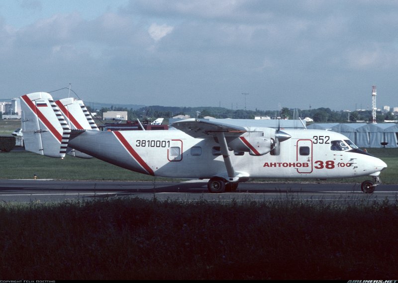 АН 38 100 самолет