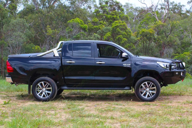 Тойота Hilux черная