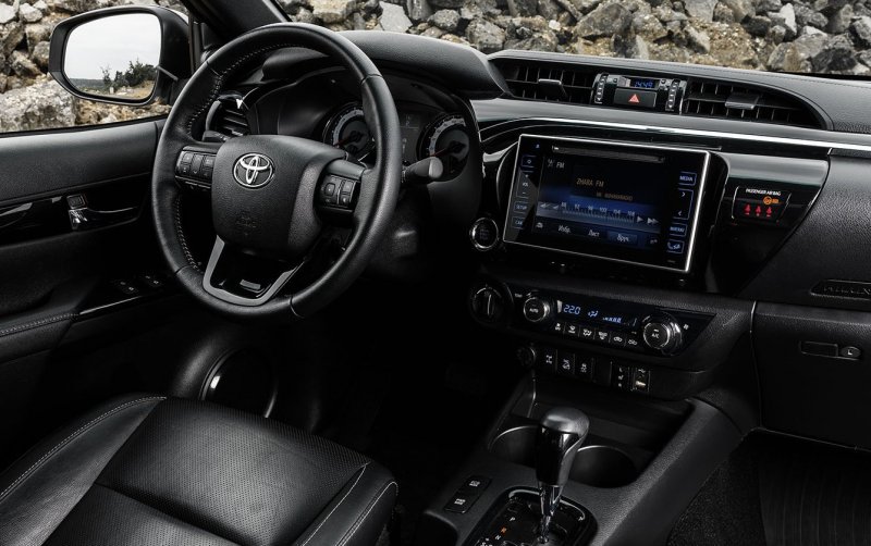 Toyota Hilux 2017 салон
