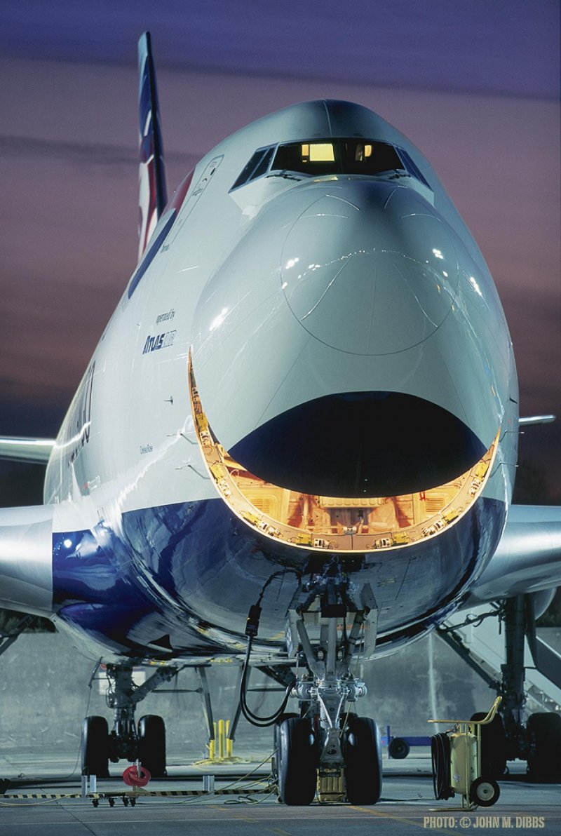 Черный Боинг 747