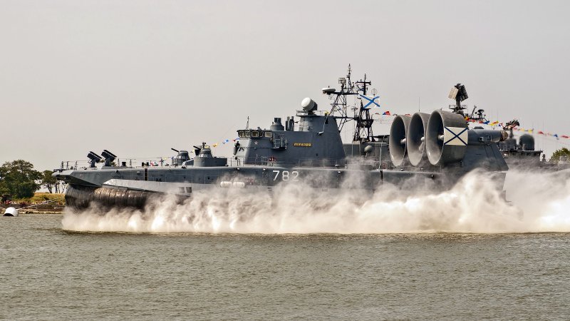 Десантный корабль на воздушной подушке ЗУБР