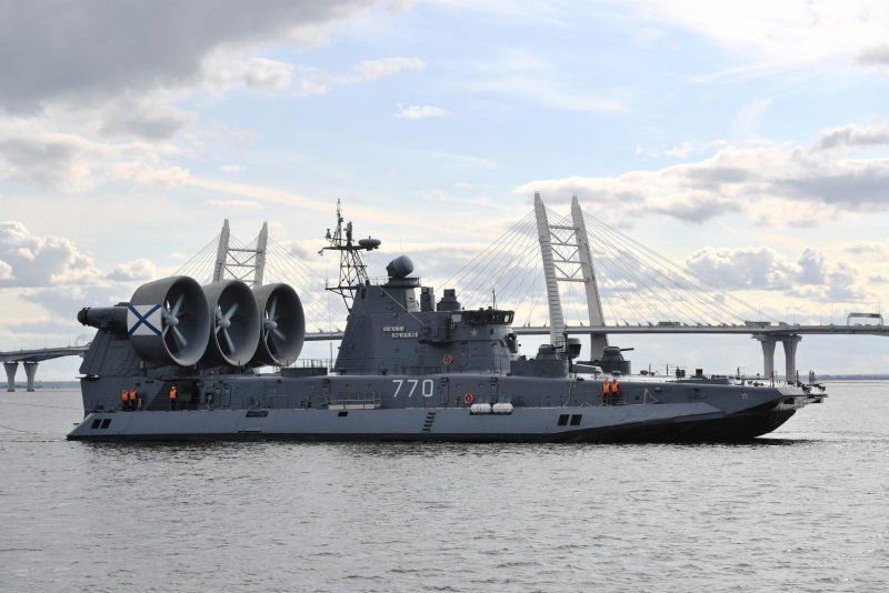 Судно на воздушной подушке Hovercraft