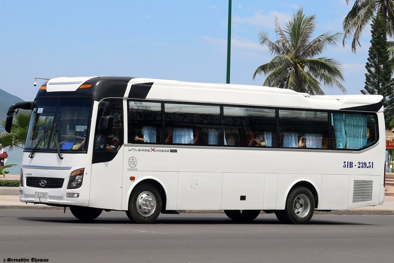 Hyundai Universe 737