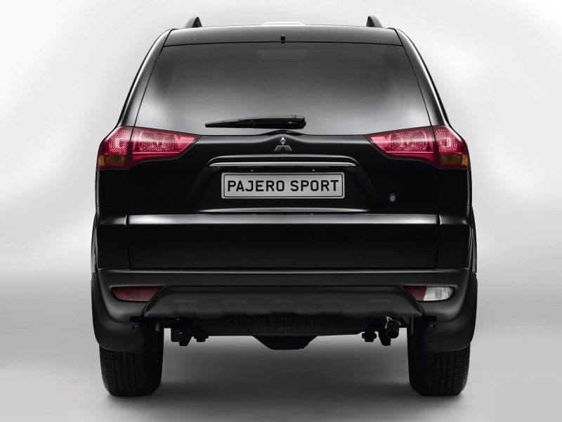 Pajero Sport 2012 сзади