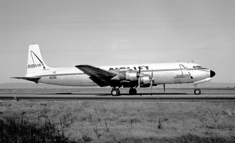 Самолет Douglas DC-7