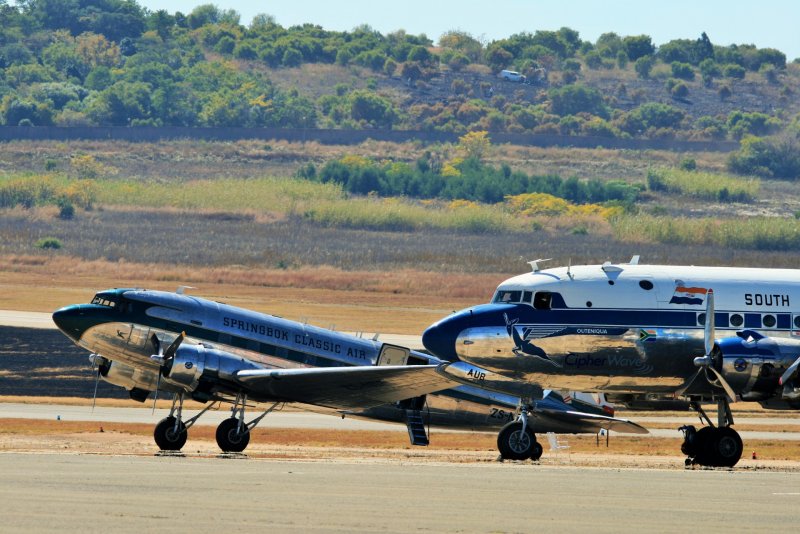 Douglas DC-7c Seven Seas