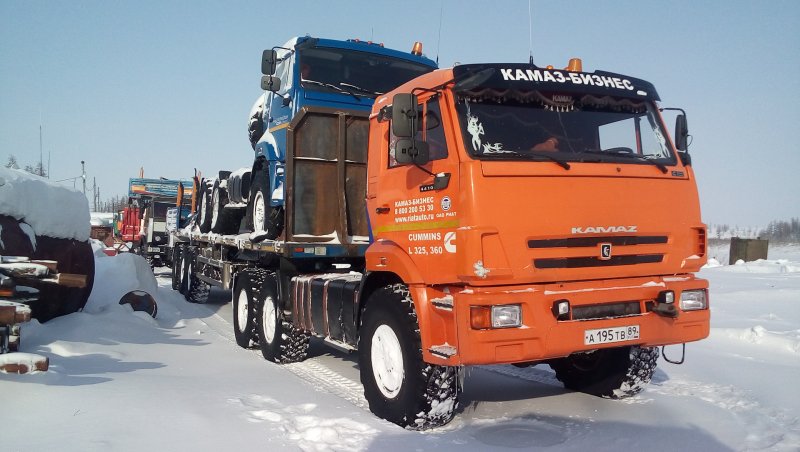 Тягач КАМАЗ на зимнике