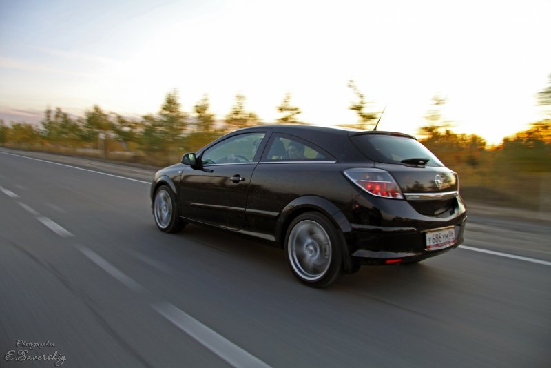 Opel Astra GTC 2012