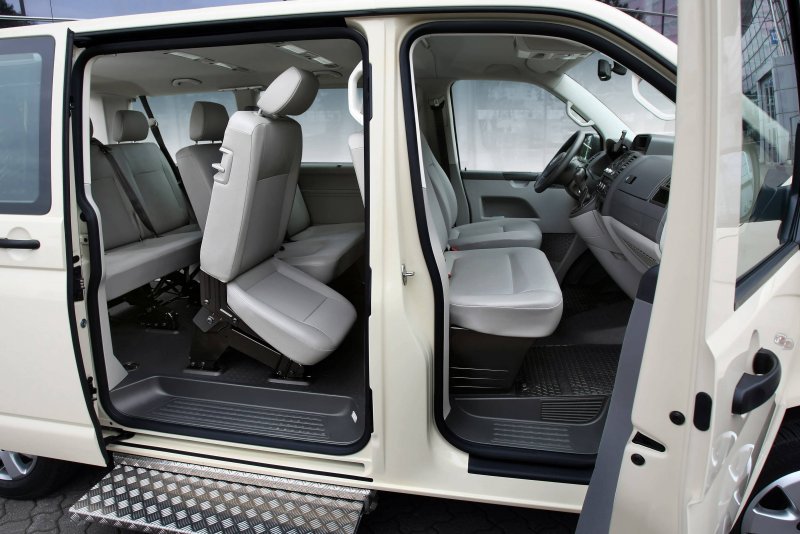 Volkswagen Caravelle long 2013 багажник
