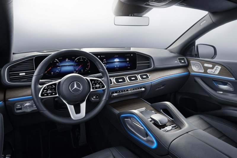 Mercedes Benz GLA Coupe 2020 салон