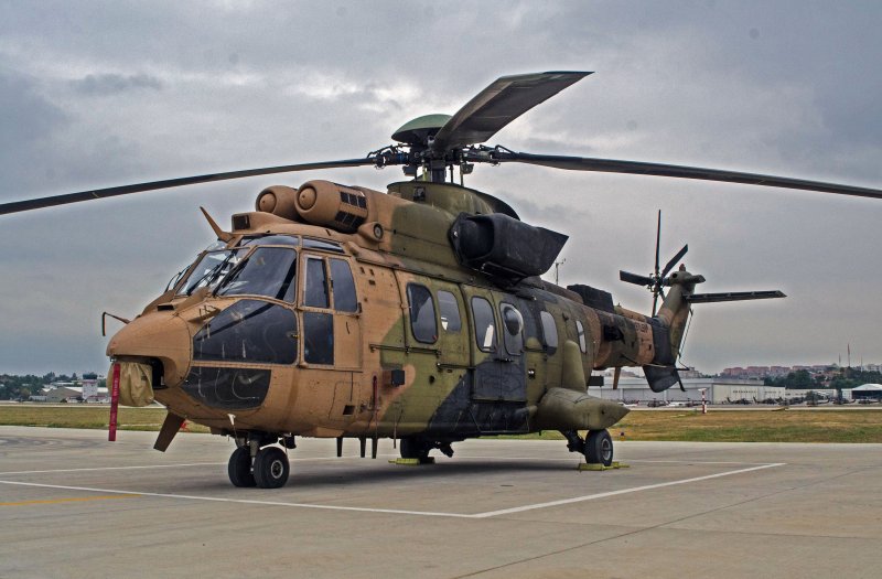 Вертолет as 332 super Puma