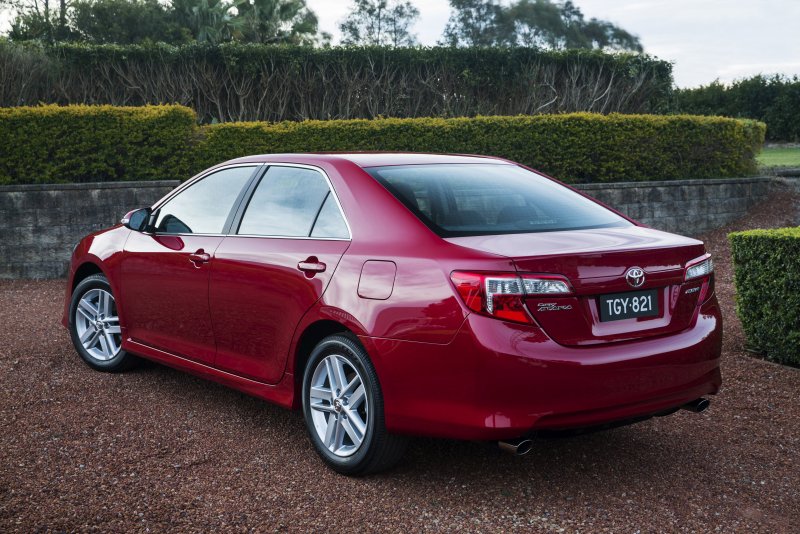 Toyota Camry 2012 красная