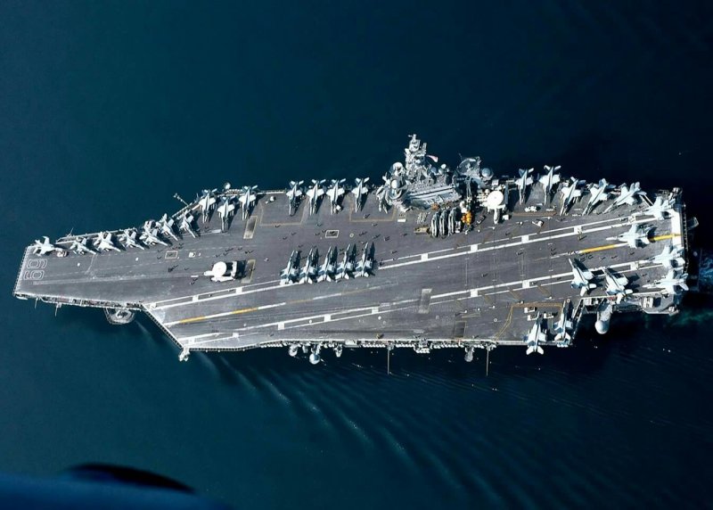 Авианосец USS Nimitz