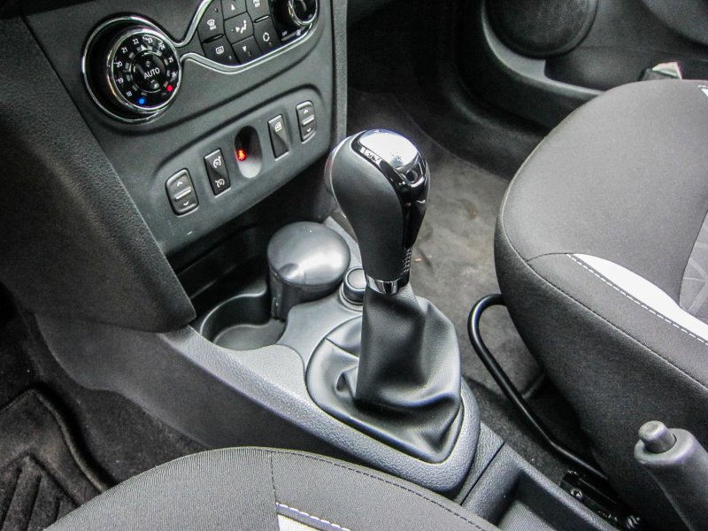 Renault Sandero, 2011 год коробка автомат