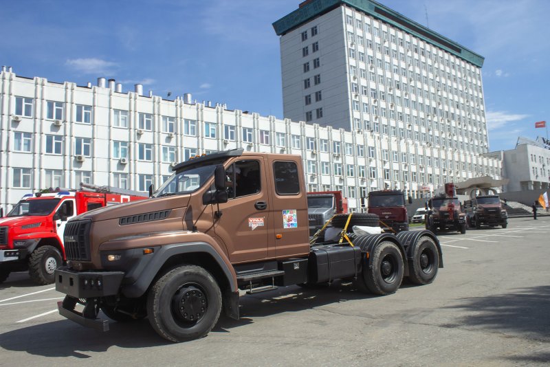 Урал Некст двухрядная кабина 6х2