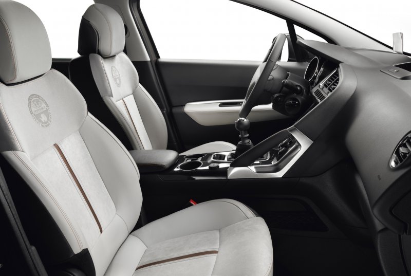 Кожаный салон Peugeot 3008