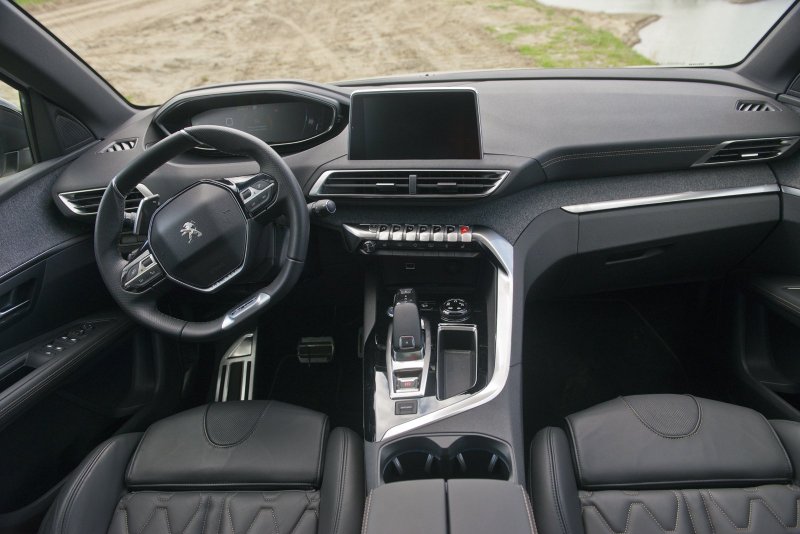 Peugeot кроссовер 3008 салон