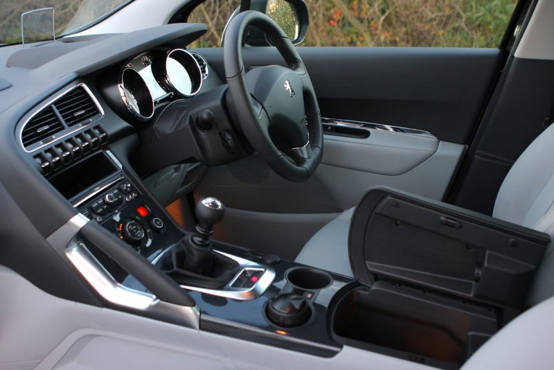 Peugeot 3008 2011 интерьер