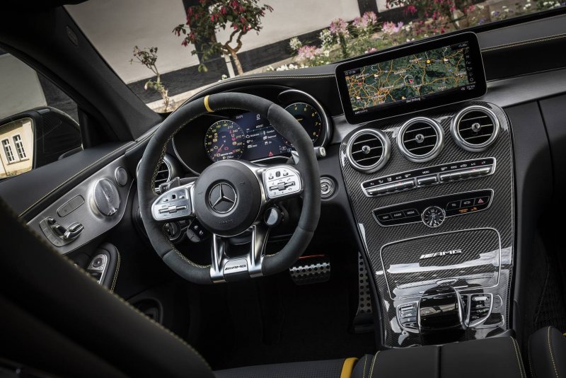 Mercedes Benz c63 AMG Coupe салон