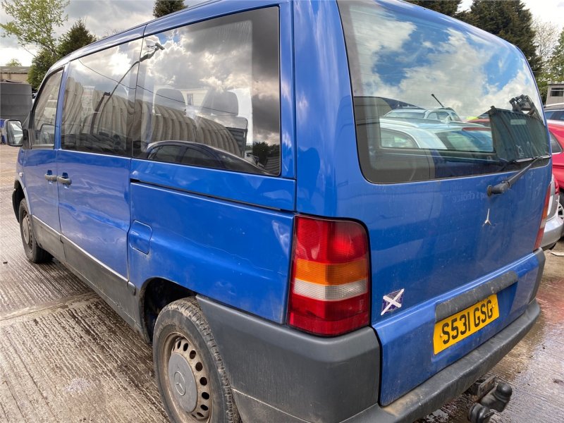 Mercedes Vito w638 красный