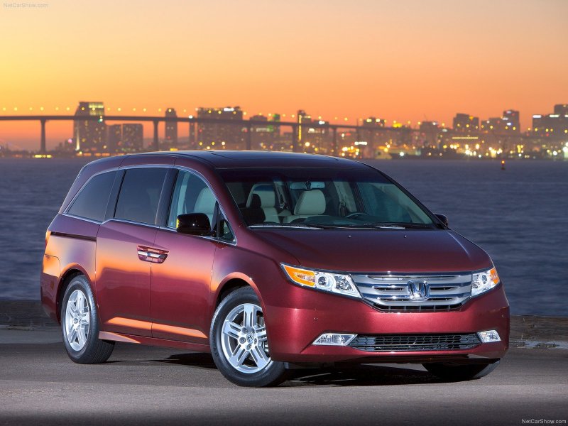 Машина Honda Odyssey