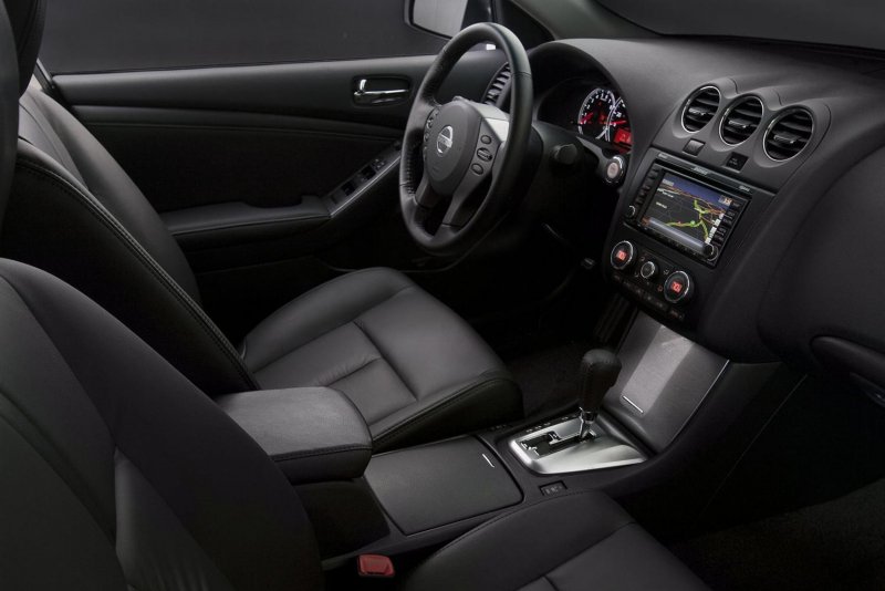 Nissan Altima 2010 салон