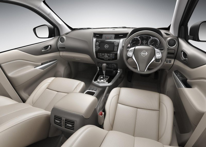 Nissan Navara 2020 салон