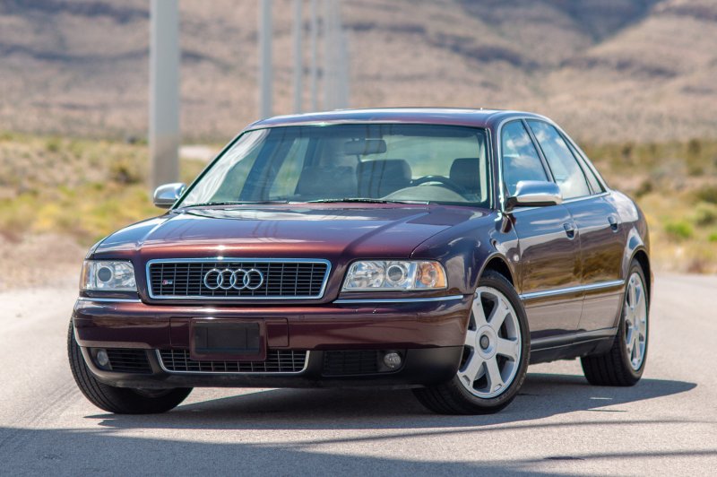 Audi s8 d2