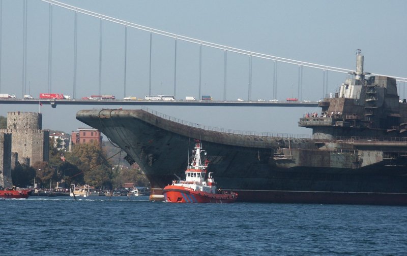 Адмирал Кузнецов в Босфоре