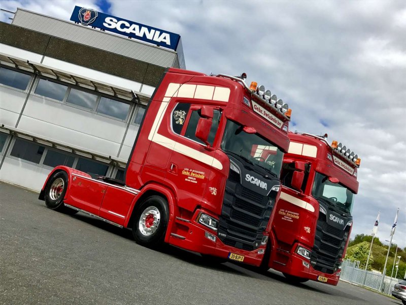 Scania s520 v8